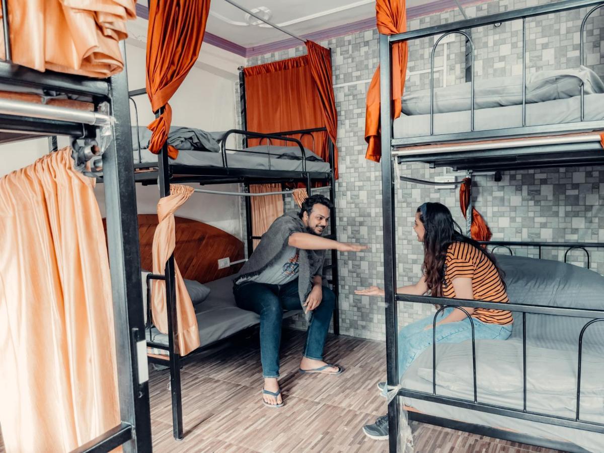 Cafe Monkbase- Food And Stay Manali  Ngoại thất bức ảnh