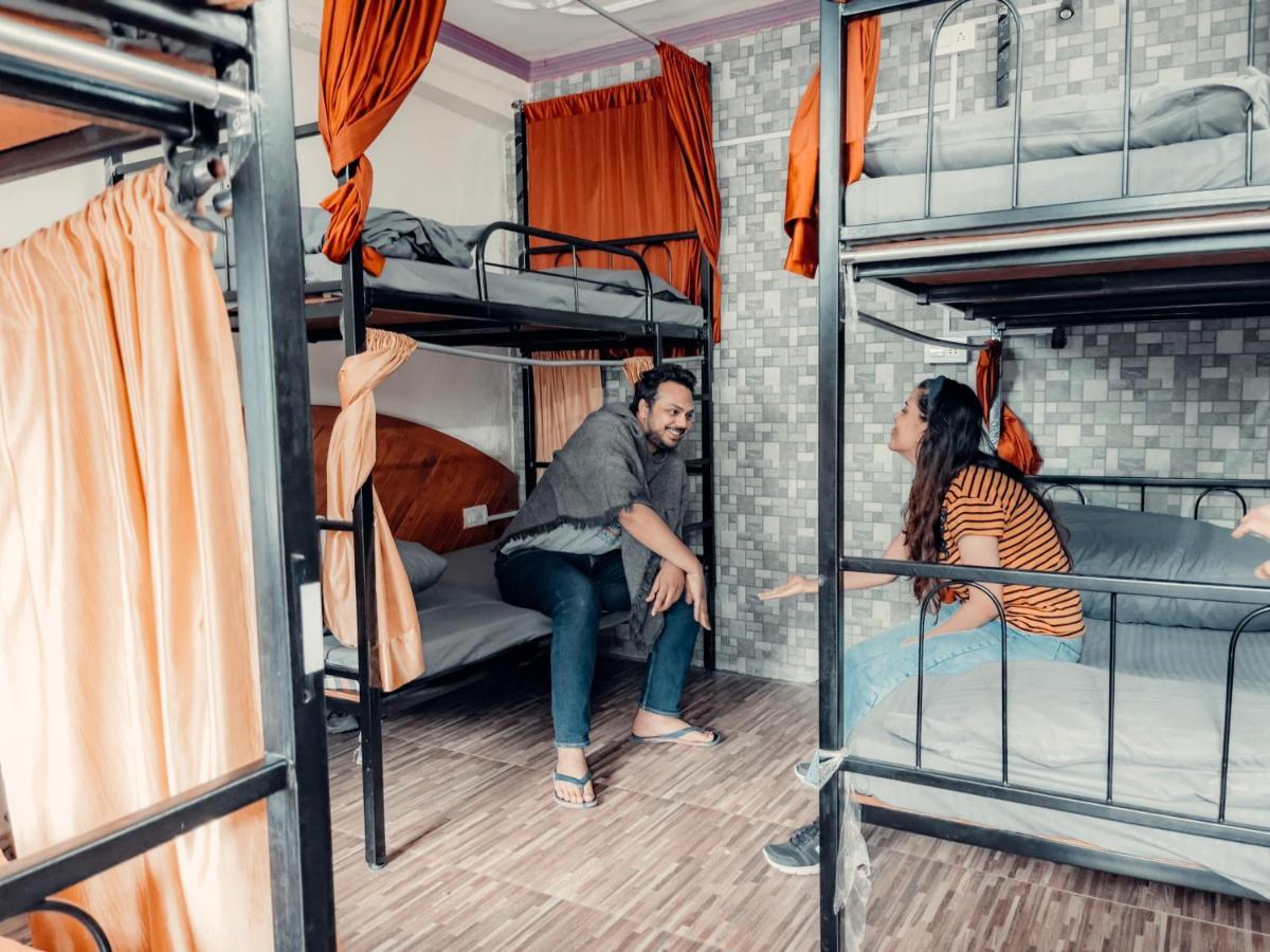 Cafe Monkbase- Food And Stay Manali  Ngoại thất bức ảnh