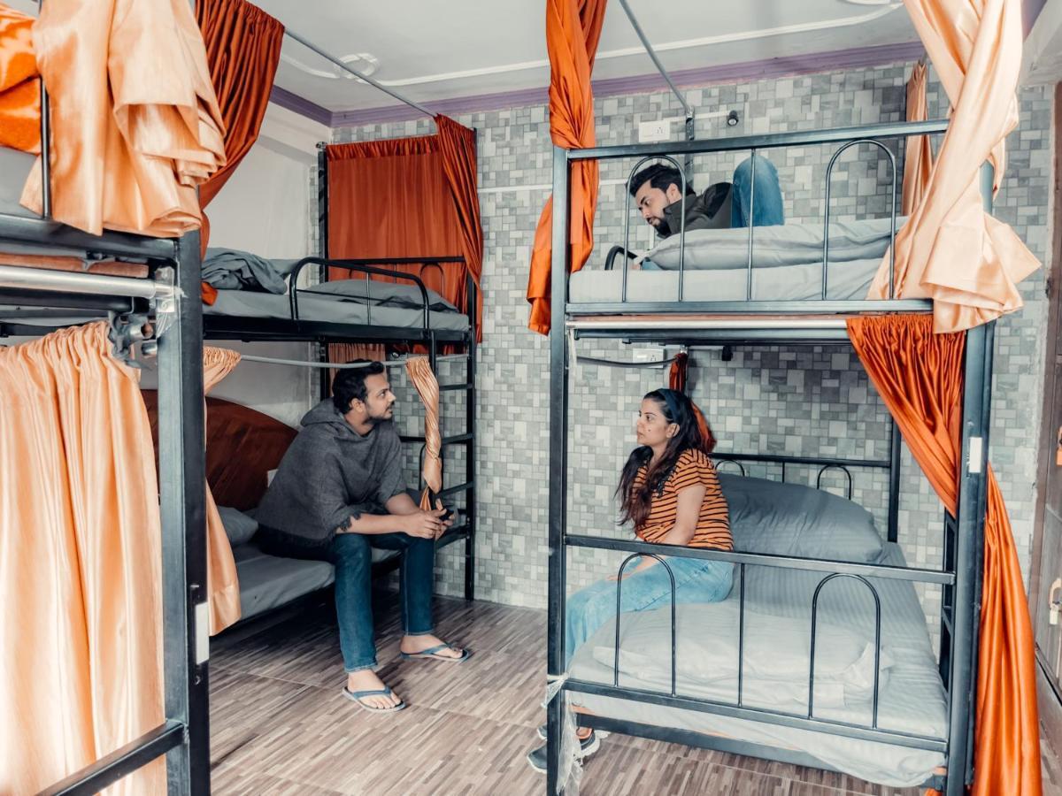 Cafe Monkbase- Food And Stay Manali  Ngoại thất bức ảnh
