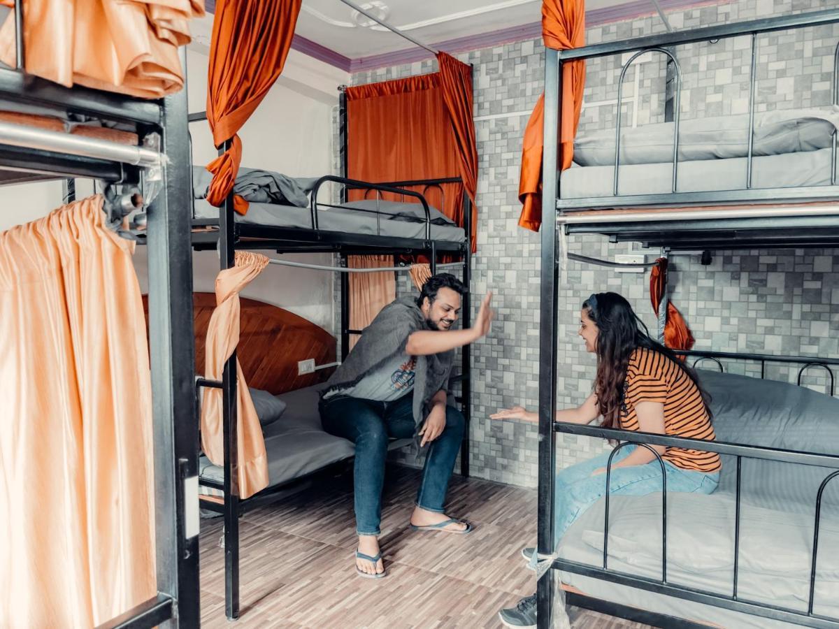 Cafe Monkbase- Food And Stay Manali  Ngoại thất bức ảnh