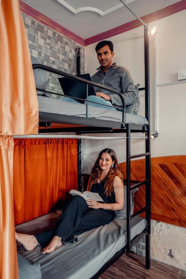 Cafe Monkbase- Food And Stay Manali  Ngoại thất bức ảnh