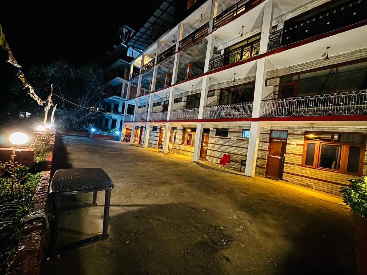 Cafe Monkbase- Food And Stay Manali  Ngoại thất bức ảnh